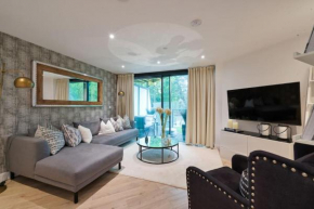 Boutique Designer Apartment with Balcony-2 bedroom